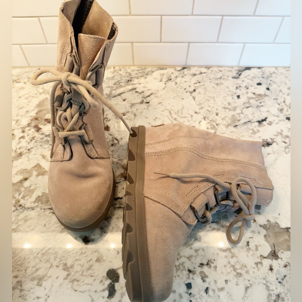 Women’s sorel ankle boots size 3